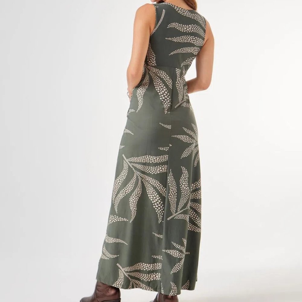 Fresh woman long dress no sleeves floral from Zinzane